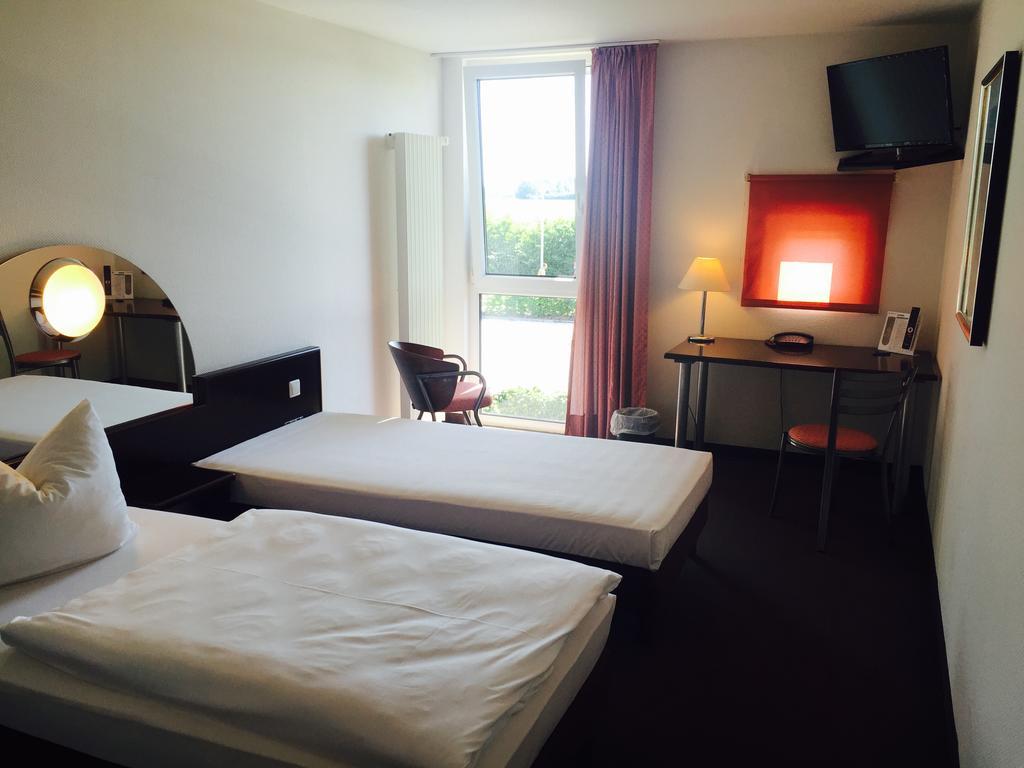 Ak 1 Hotel Ducherow Kültér fotó